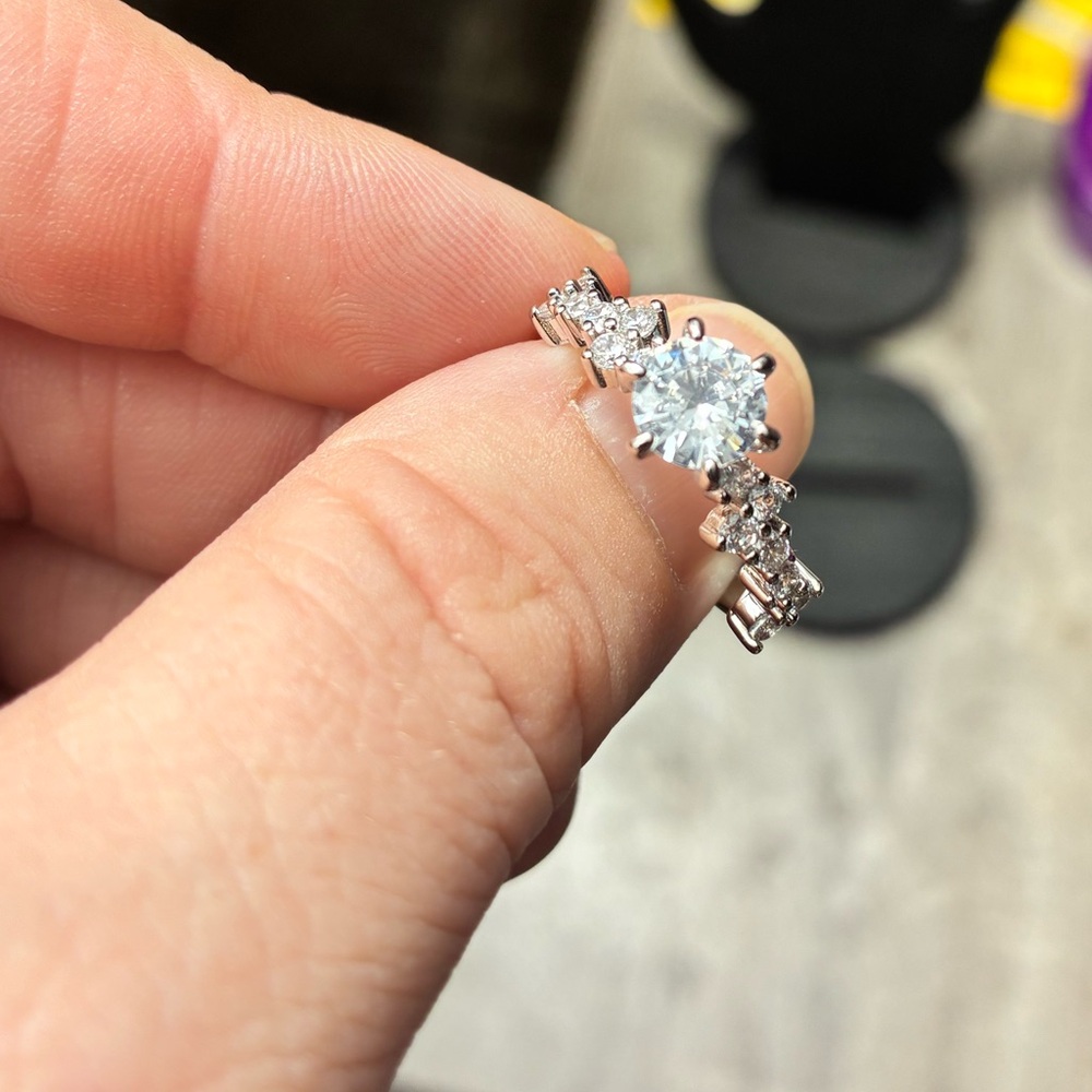 💎 Sterling Silver Round Cut Multi-Stone Ring – Size 7